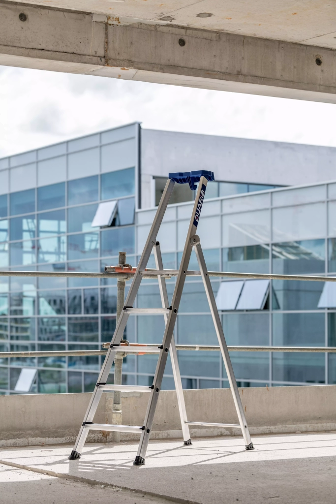 Escabeau aluminium Pro 54 5 marches accès chantier