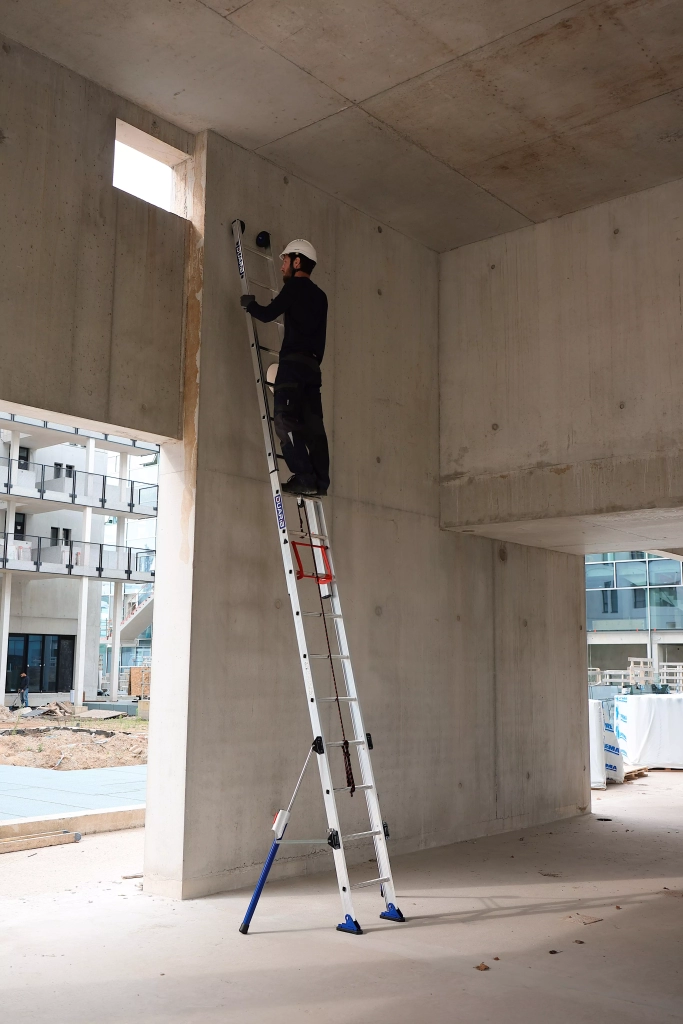 Echelle coulissante à cordes C2 STAB accès chantier