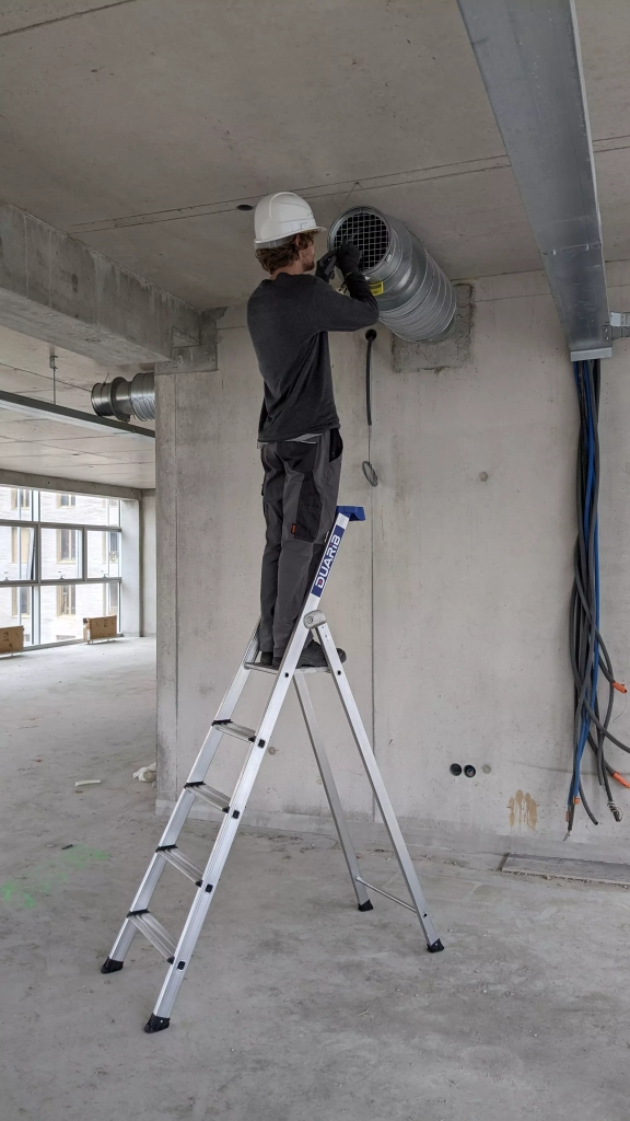 Escabeau aluminium Pro 54 accès ventilation